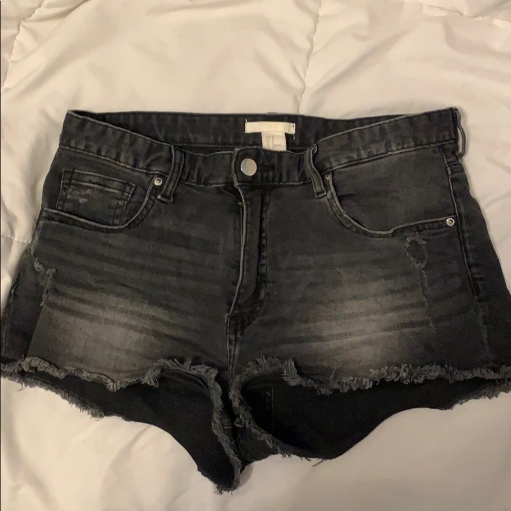H&M faded black jean shorts